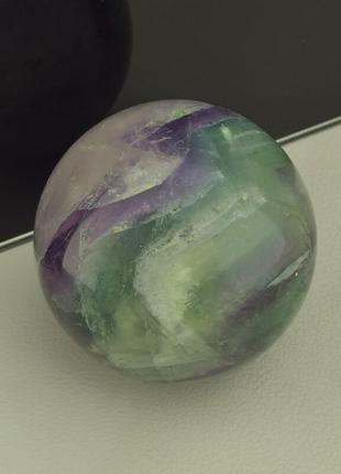 Куля флюорит природний мінерал, розмір 49x49мм.
