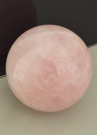 Куля рожевий кварц природне каміння, розмір 79x79 мм.