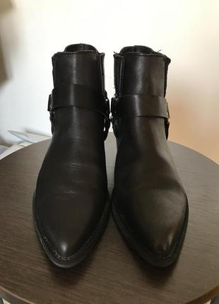 Шкіряні чоботи черевики козаки з гострим носком