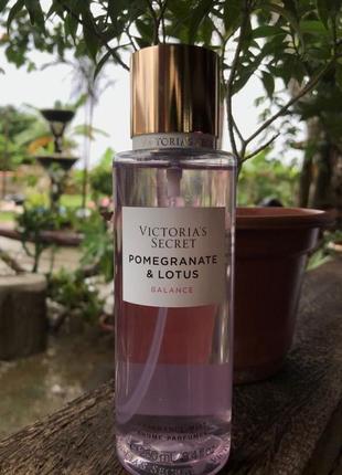 Парфюмированный спрей для тела victorias secret pomegranate &amp; lotus balance 250 мл2 фото