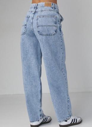 Женские джинсы с принтом в форме сердца2 фото