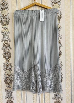 Стильные кюлоты, укороченные серые брюки в плиссе, бридже1 фото