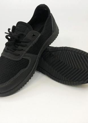 Мужские кроссовки черные из сетки