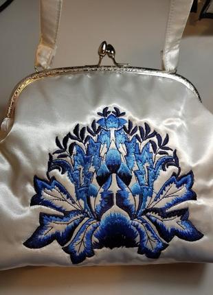 Сумка з фемуаром, вишивка гладдю.можливе виготовлення в іншому...