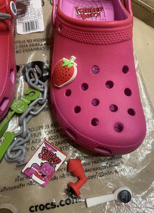 Crocs franken berry classic clog лимитированная серия джибитсы из ausa!6 фото