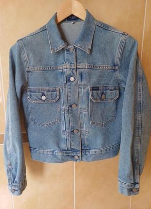 Куртка  джинсова вінтажна guess style 10874 size l
є потертості ,що добавляють стиль1 фото