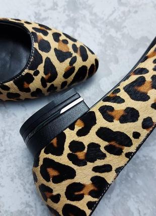 Bandolino оригінал класичні туфлі на невеликому каблуці під леопард, хутро поні6 фото