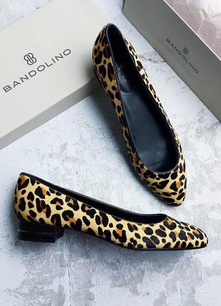 Bandolino оригинал туфли лодочки на небольшом каблуке под леопард, мех пони3 фото