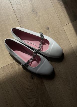 Белые балетки из натуральной кожи