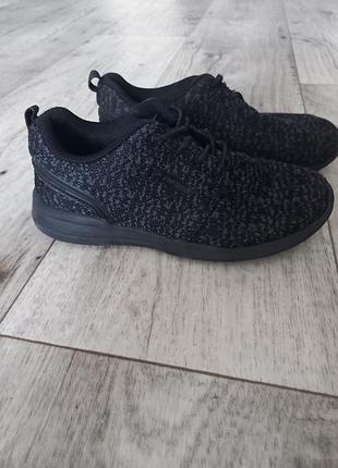 Кроссовки на мальчика р.33