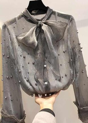 Ефектна ошатна блуза з прозорої сріблястої блискучої органзи заклепками перлами красивим шикарним ба