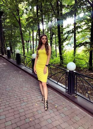 Желтый костюм