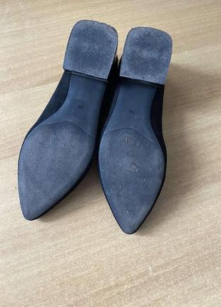 Чёрные туфли на низком каблуке2 фото