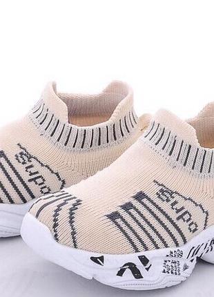 Летние кроссовки сетки.