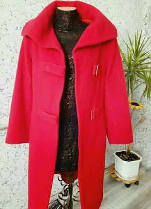 Стильное пальто шерсть.