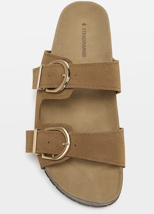 Удобные стильные шлепанцы при натуральной замше