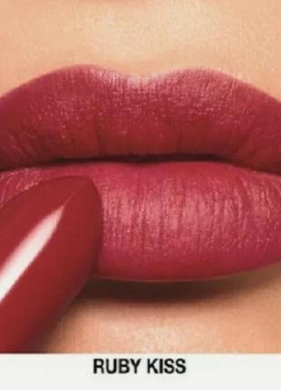 Помада ruby kiss — avon perfectly matte ruby kiss матова перевага