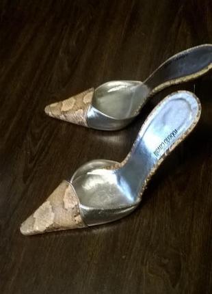Босоножки roberto cavalli не носились вообще в очень хорошем состоянии.оригинал.