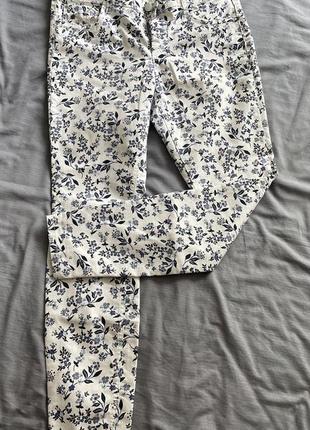 Джинсы с принтом yessica