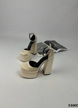 ▪️стиль bratz naked wolfe женские туфли ремешок босоножки бежевые молочные атласные атлас сатин высокий широкий каблук высокая танкетка платформа4 фото