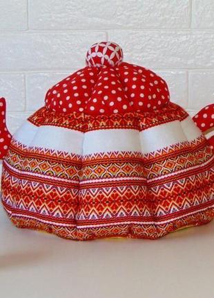 Грілка для чайника з вишивкою червона1 фото