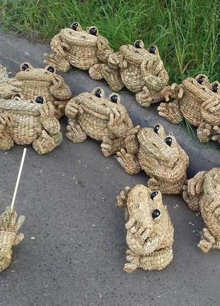Лягушка жаба плетеная из рогоза  25 см5 фото