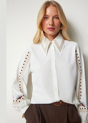 Блуза-рубашка женская с вышивкой xinbaoni белая