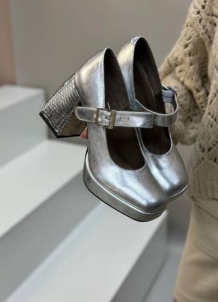 Серебристые под серебро кожаные туфли на массивном каблуке цвет на выбор6 фото