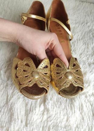 Кожаные босоножки, золотые босоножки