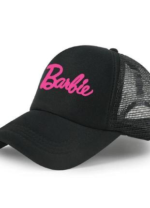 Модные брендированные кепки