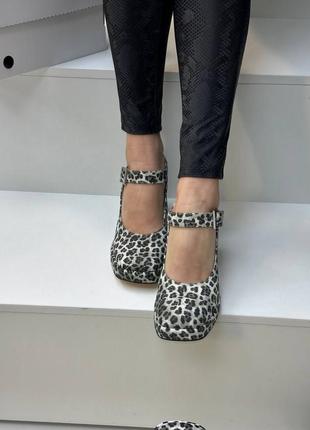 Леопардові туфлі мері джейн на масивному каблуку з нубуку5 фото