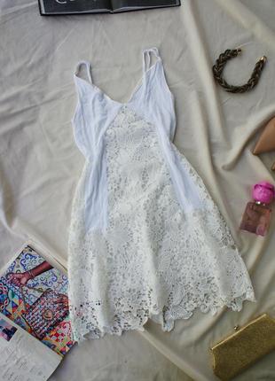 Актуальное белое платье кружево
