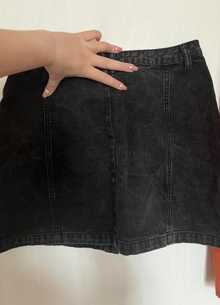 Короткая джинсовая юбка на пуговицах2 фото