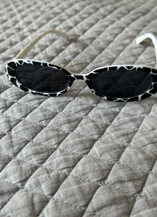 Чорно-білі окуляри a-shop6 фото