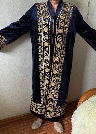 Халат бархатный, длинный с вышивкой в восточном стиле2 фото