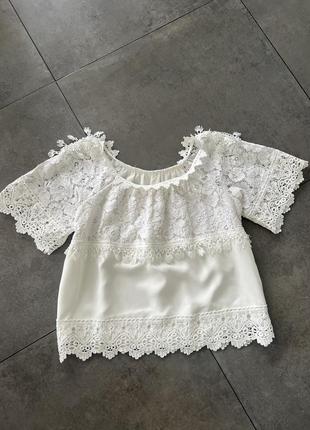 Блуза белая с кружевом