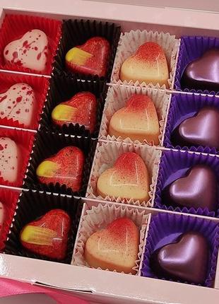 Корпусна шоколадна цукерка "гаряче серце"5 фото