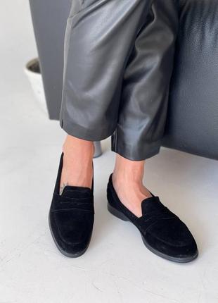 Чорні лофери туфлі з натуральної замші на тонкій підошві