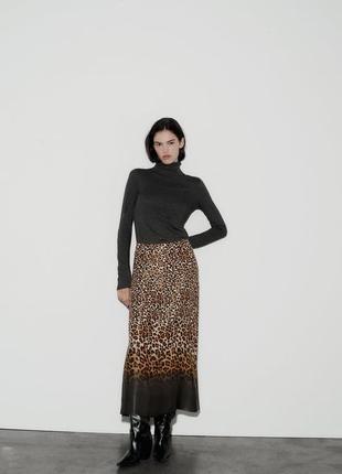 Атласная юбка длинна миди леопардовый принт zara тренд