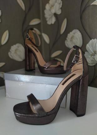 Жіночі босоніжки на високому каблуку від primark