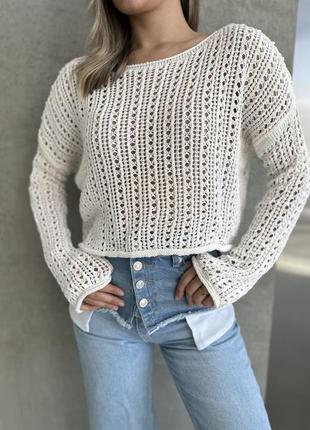 Молочний жіночий вкорочений светр в сіточку жіночий прозорий светр