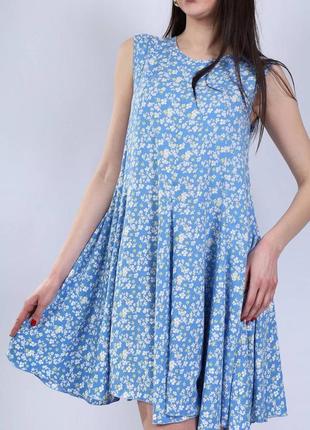 Женское летнее голубое платье в цветочки