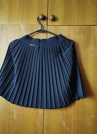 Шкільний комплект для худенької діачинки на зріст 150-155 см.дві блузки і плісіровпна спідничка ,дуже гарні майже нові.можна окремо можна все разом2 фото