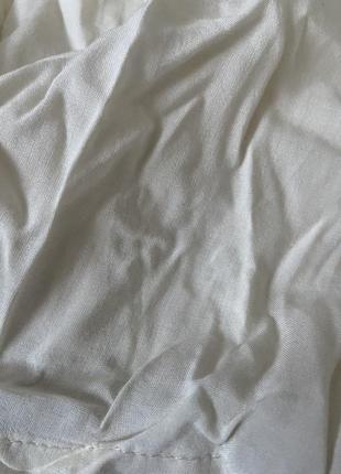 Молочна блузка з коміром і рюшами6 фото