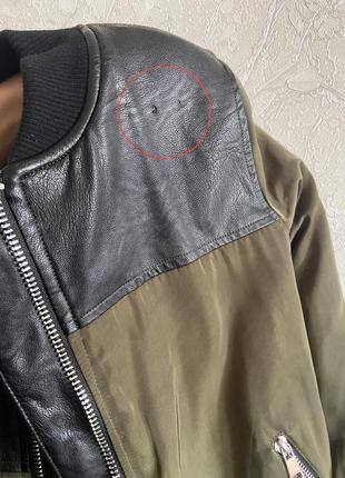 Стильный бомбер хаки с кожаными вставками и карманами6 фото