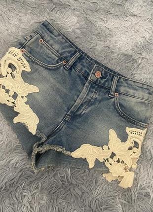 Короткие джинсовые шорты topshop moto xs с кружевом2 фото