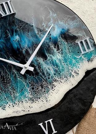 Часы из эпоксидной смолы в технике «море»2 фото