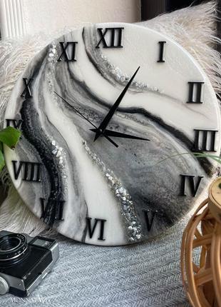 Часы из эпоксидной смолы с натуральными камнями