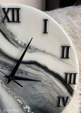 Часы из эпоксидной смолы с натуральными камнями9 фото