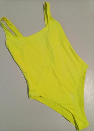 Слитный яркий купальник